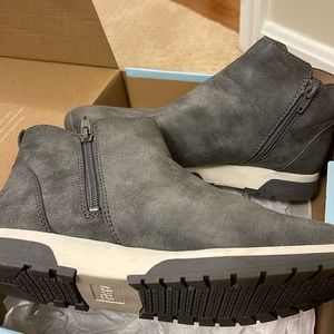 Life Stride HOPE Sneaker Boots Gray size 8.5 W